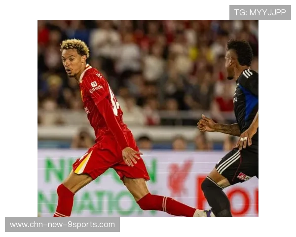 达尔文努涅斯腾空抽射斩获进球，利物浦现场欢腾